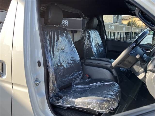 TOYOTA HIACE VAN 4WD 2026 Image 31