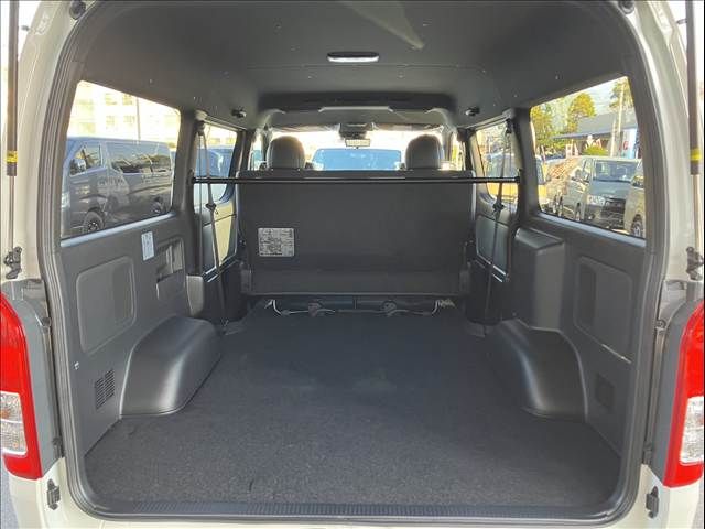 TOYOTA HIACE VAN 4WD 2026 Image 31