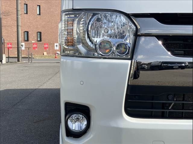 TOYOTA HIACE VAN 4WD 2022 Image 31