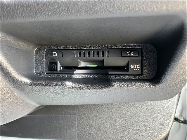 TOYOTA HIACE VAN 4WD 2022 Image 31