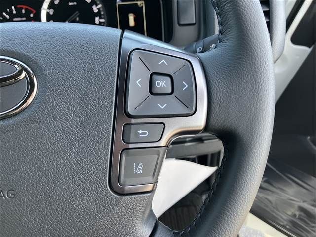 TOYOTA HIACE VAN 4WD 2022 Image 31