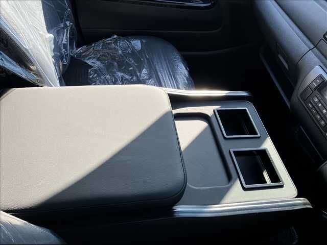 TOYOTA HIACE VAN 2WD 2025 Image 31