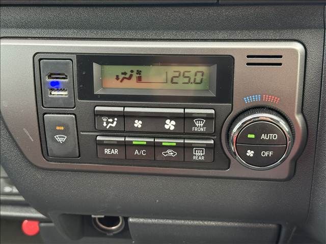 TOYOTA HIACE VAN 4WD 2023 Image 31