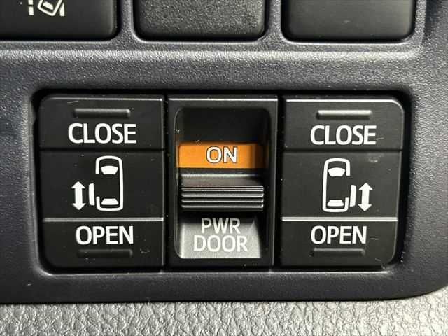 TOYOTA VOXY 2017 Image 31