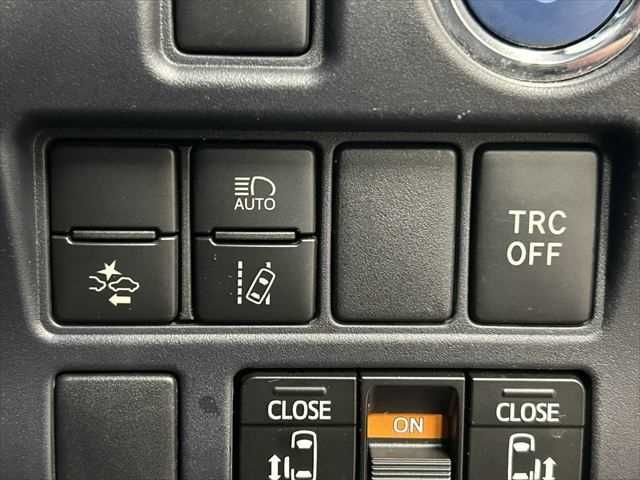 TOYOTA VOXY 2017 Image 31