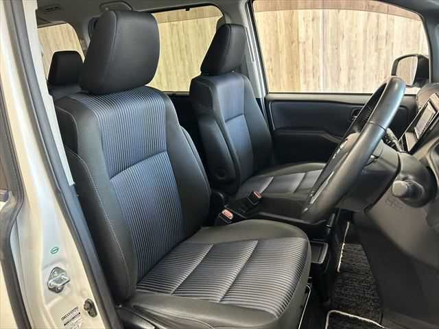 TOYOTA VOXY 2017 Image 31