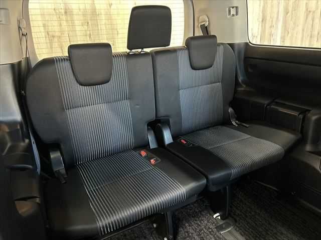 TOYOTA VOXY 2017 Image 31