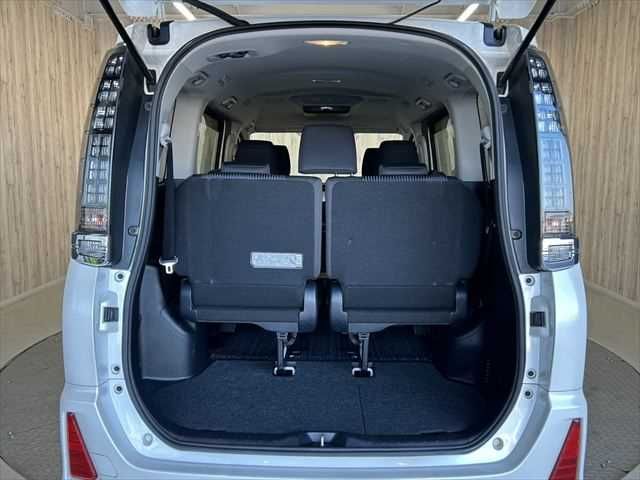 TOYOTA VOXY 2017 Image 31