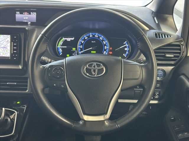 TOYOTA VOXY 2017 Image 31