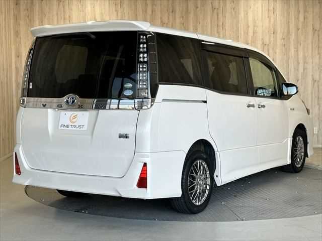 TOYOTA VOXY 2017 Image 31