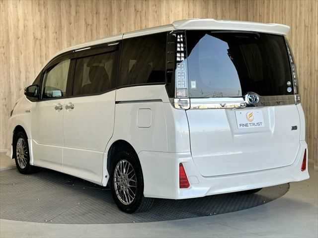 TOYOTA VOXY 2017 Image 31