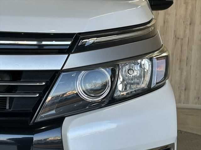 TOYOTA VOXY 2017 Image 31