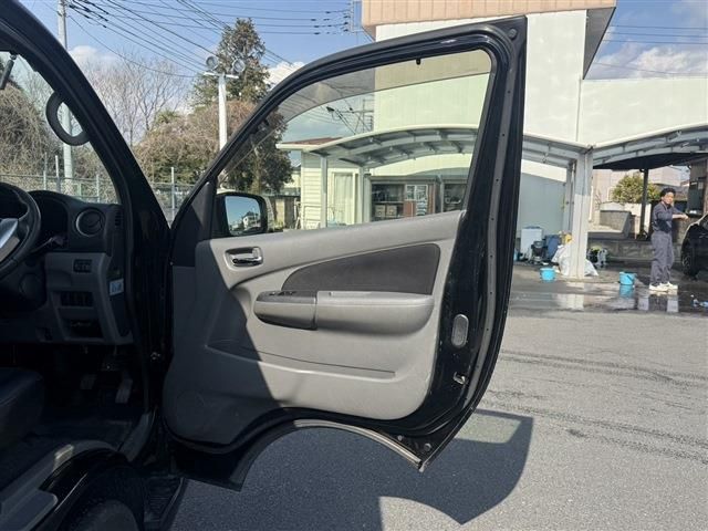 NISSAN NV350 CARAVAN 2015 Image 31