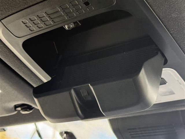 TOYOTA VOXY 2021 Image 31