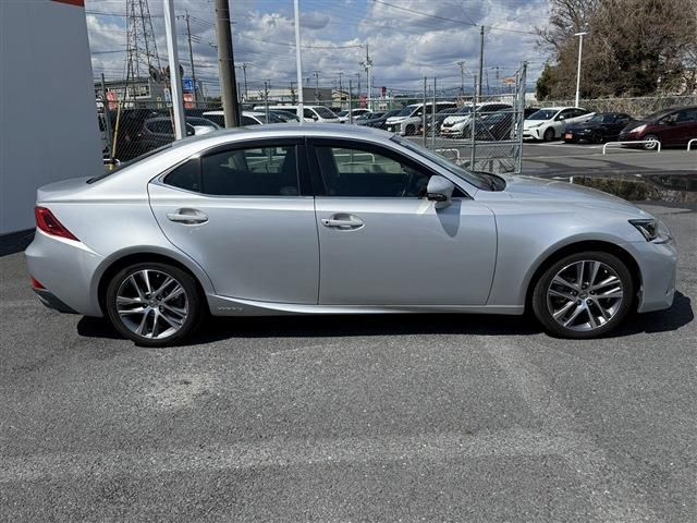 TOYOTA LEXUS IS300H 2017 Image 31