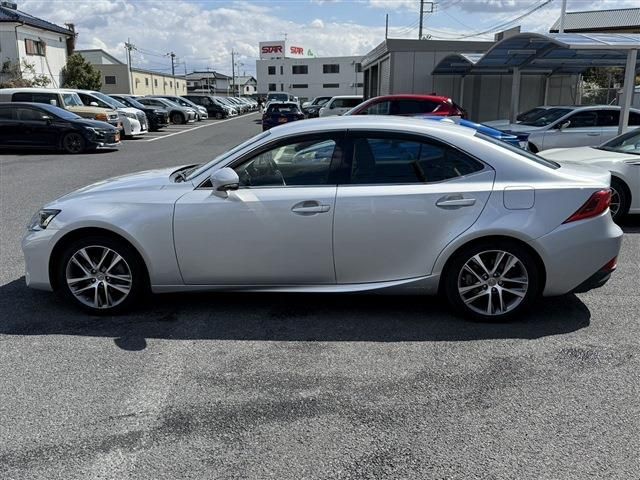 TOYOTA LEXUS IS300H 2017 Image 31