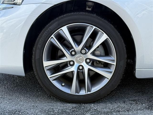 TOYOTA LEXUS IS300H 2017 Image 31