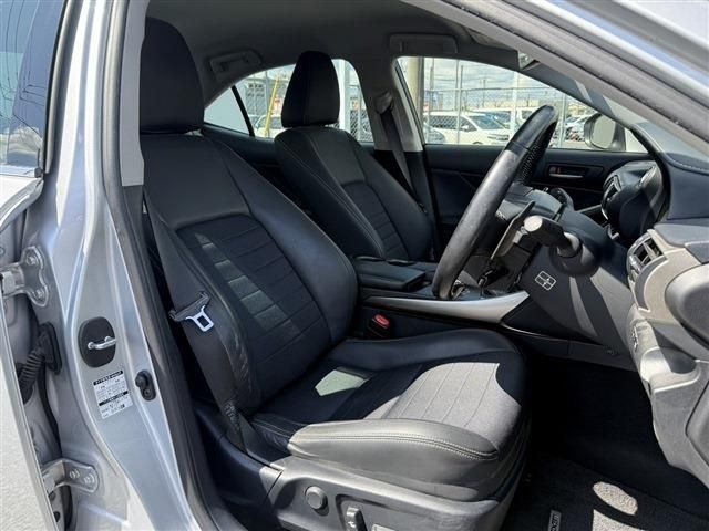 TOYOTA LEXUS IS300H 2017 Image 31