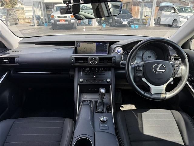 TOYOTA LEXUS IS300H 2017 Image 31