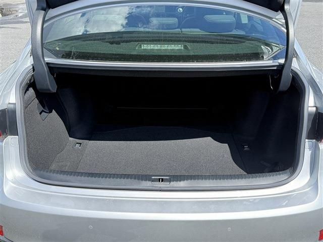 TOYOTA LEXUS IS300H 2017 Image 31