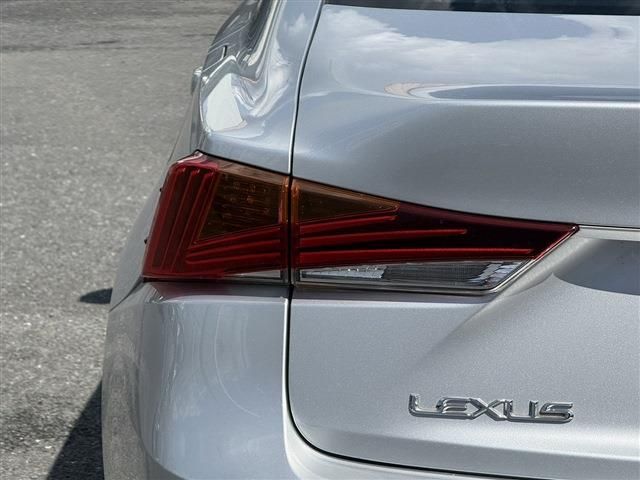 TOYOTA LEXUS IS300H 2017 Image 31