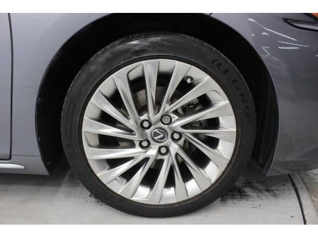 TOYOTA LEXUS ES300H 2019 Image 31