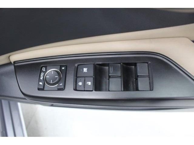 TOYOTA LEXUS ES300H 2019 Image 31