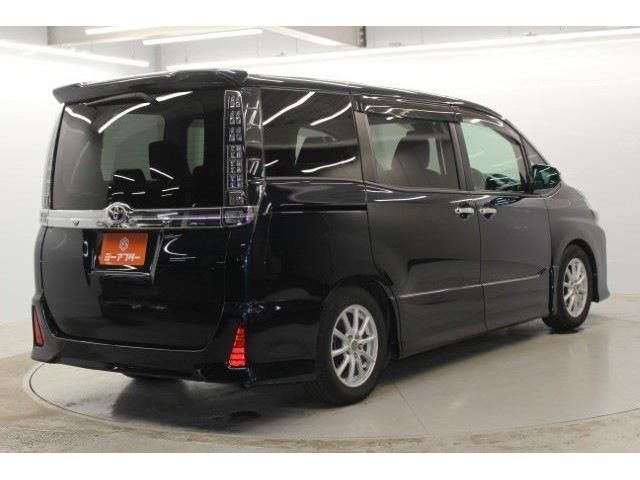 TOYOTA VOXY 2016 Image 31