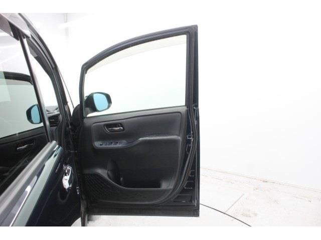 TOYOTA VOXY 2016 Image 31