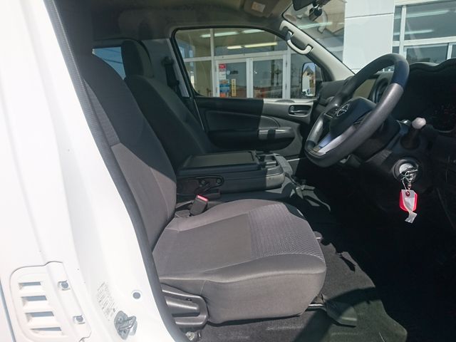 NISSAN CARAVAN VAN 1.2T 2WD 2022 Image 31