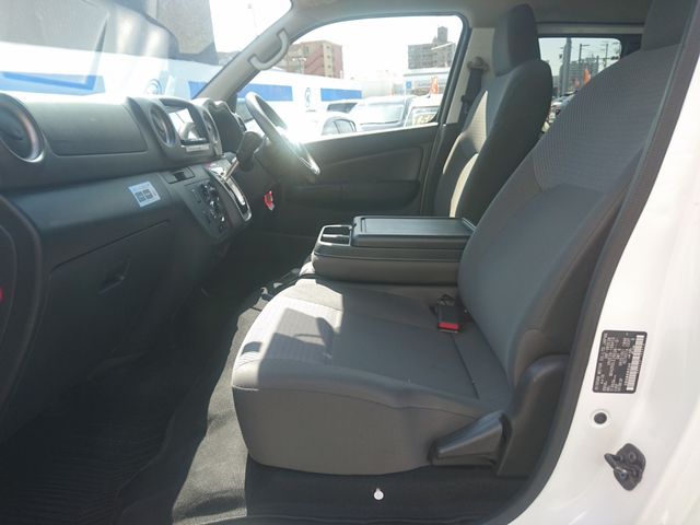 NISSAN CARAVAN VAN 1.2T 2WD 2022 Image 31