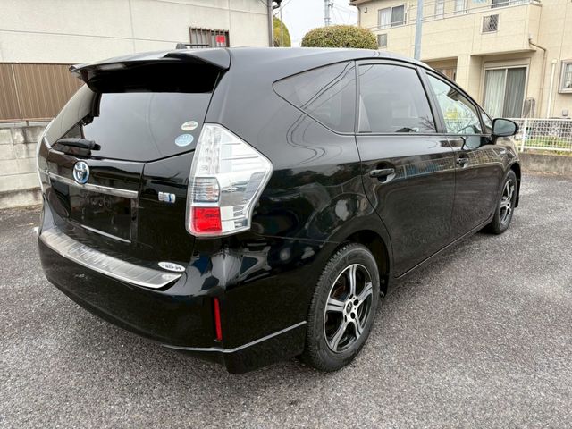 TOYOTA PRIUS ALPHA 2011 Image 31