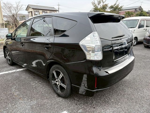 TOYOTA PRIUS ALPHA 2011 Image 31