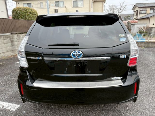 TOYOTA PRIUS ALPHA 2011 Image 31