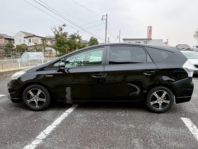 TOYOTA PRIUS ALPHA 2011 Image 31