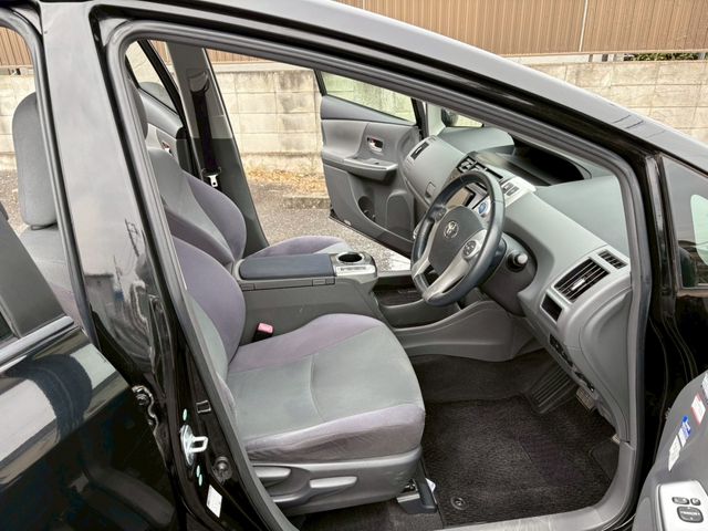 TOYOTA PRIUS ALPHA 2011 Image 31