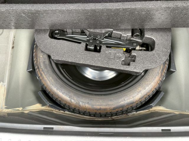 TOYOTA PRIUS ALPHA 2011 Image 31