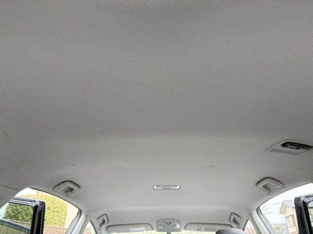 TOYOTA PRIUS ALPHA 2011 Image 31