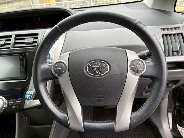 TOYOTA PRIUS ALPHA 2011 Image 31