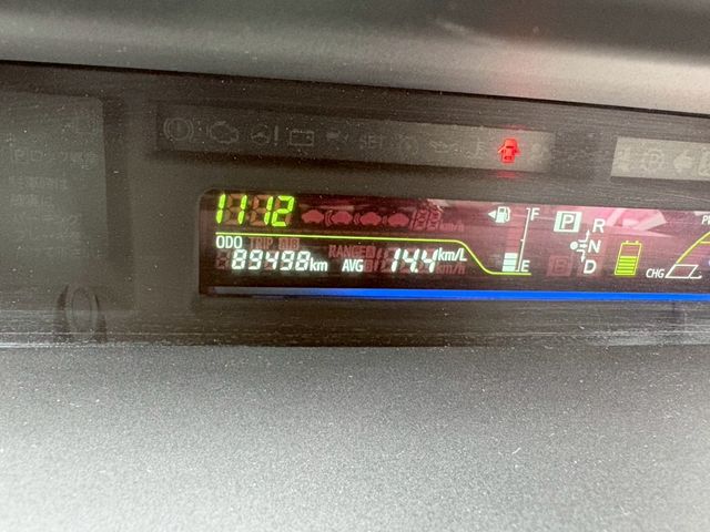 TOYOTA PRIUS ALPHA 2011 Image 31