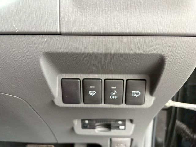 TOYOTA PRIUS ALPHA 2011 Image 31