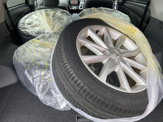 TOYOTA PRIUS ALPHA 2011 Image 31