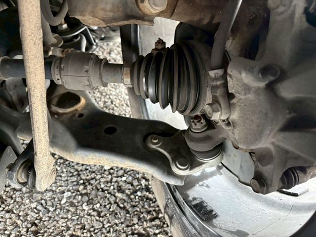 TOYOTA PRIUS ALPHA 2011 Image 31