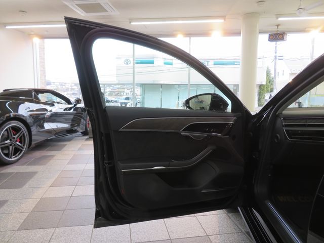 AUDI A8 2021 Image 31