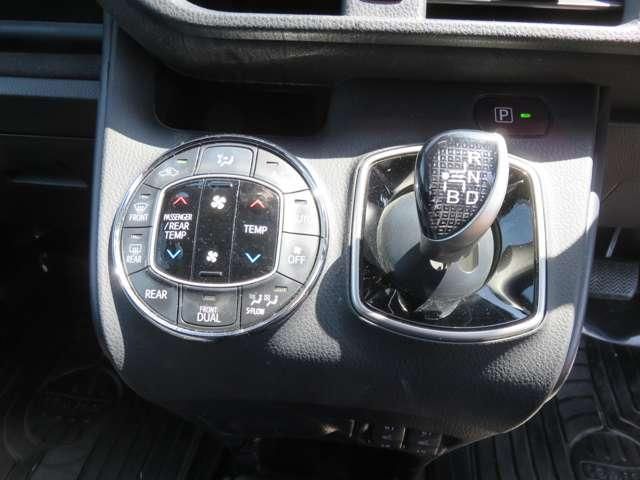 TOYOTA NOAH HYBRID 4WD 2016 Image 31