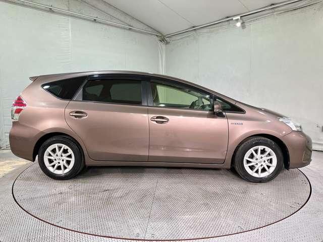 TOYOTA PRIUS ALPHA 2015 Image 31