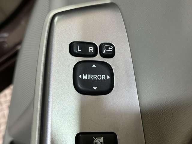 TOYOTA PRIUS ALPHA 2015 Image 31