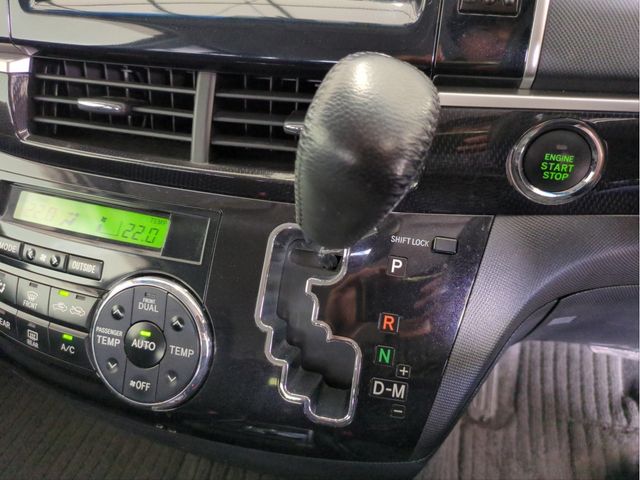 TOYOTA ESTIMA 2013 Image 31