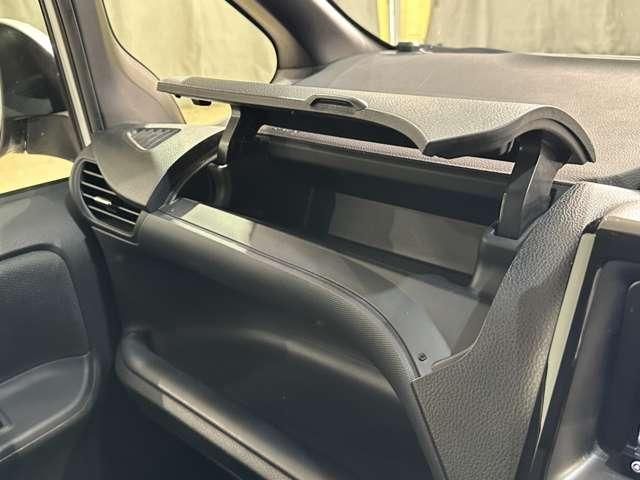 TOYOTA NOAH 2016 Image 31