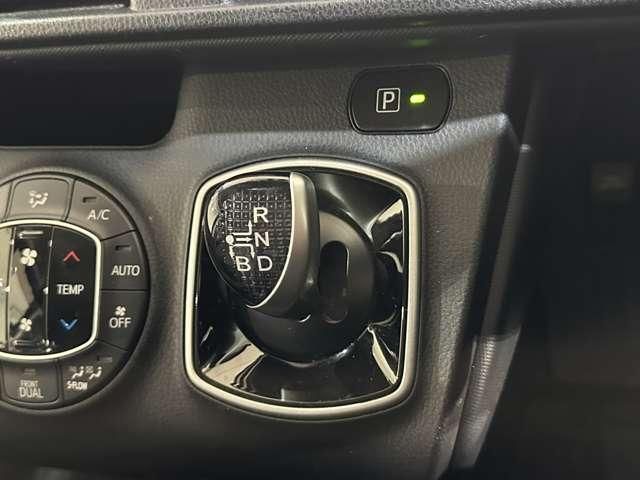 TOYOTA NOAH HYBRID 4WD 2015 Image 31